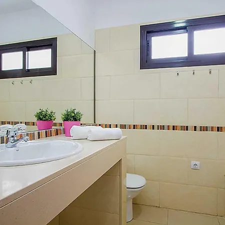 Yasmina Villa *